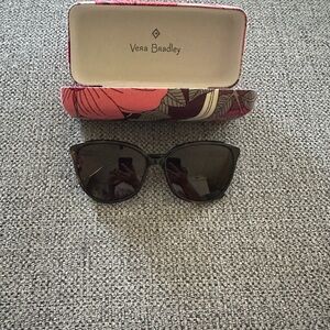 Vera Bradley woman’s sunglasses